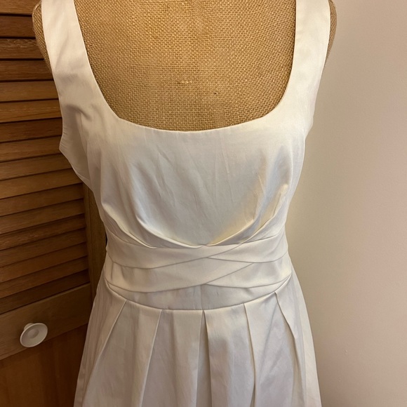 Beautiful spring dress - Picture 4 of 4